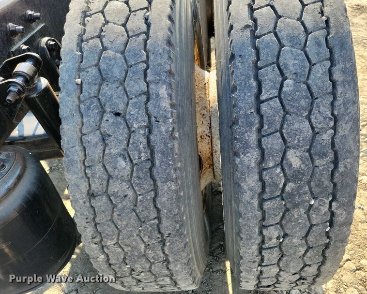 image for item DZ6545 2009 International  7600 Work Star truck cab and chassis