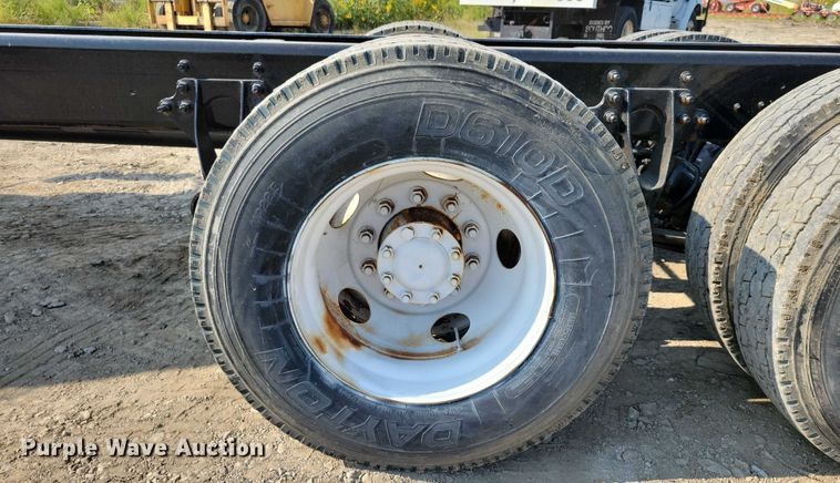 image for item DZ6545 2009 International  7600 Work Star truck cab and chassis