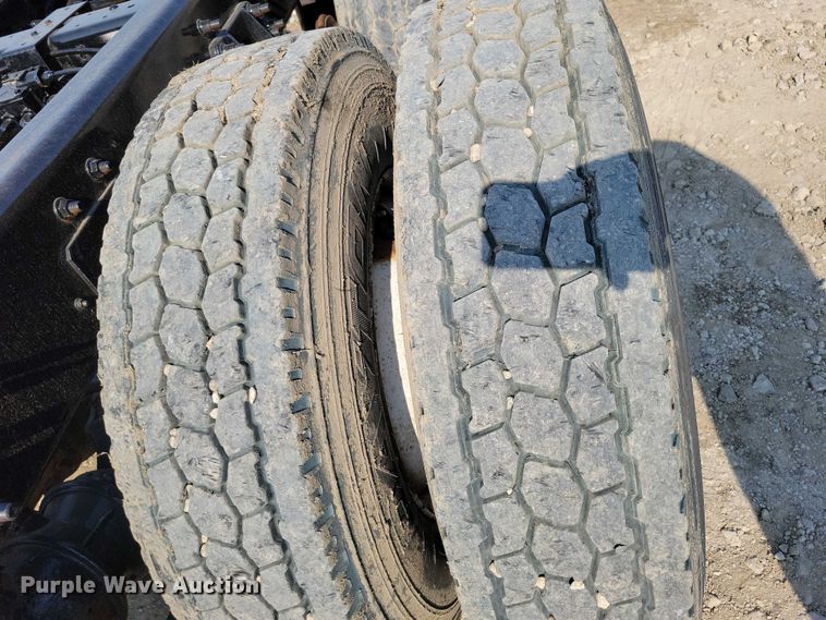 image for item DZ6545 2009 International  7600 Work Star truck cab and chassis