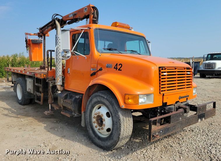 image for item DZ6546 2001 International  4700 bucket truck