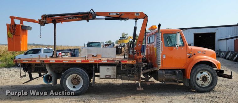 image for item DZ6546 2001 International  4700 bucket truck
