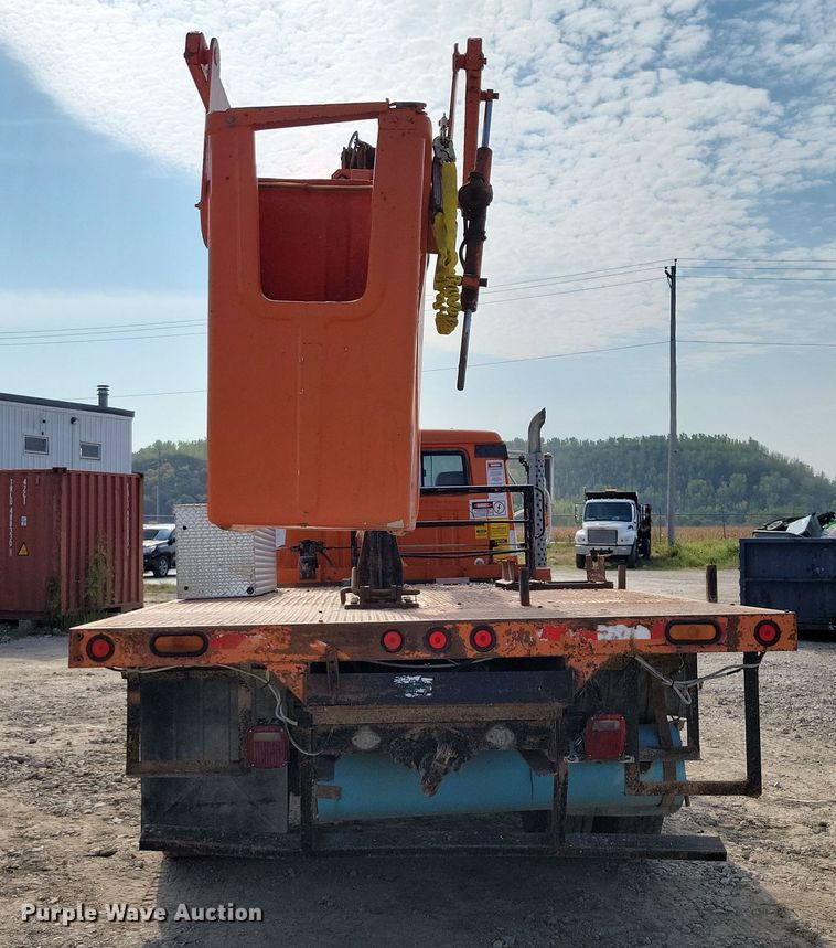 image for item DZ6546 2001 International  4700 bucket truck