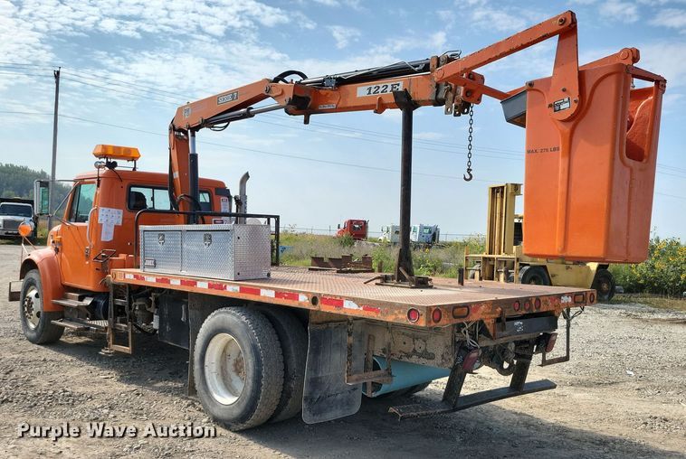 image for item DZ6546 2001 International  4700 bucket truck