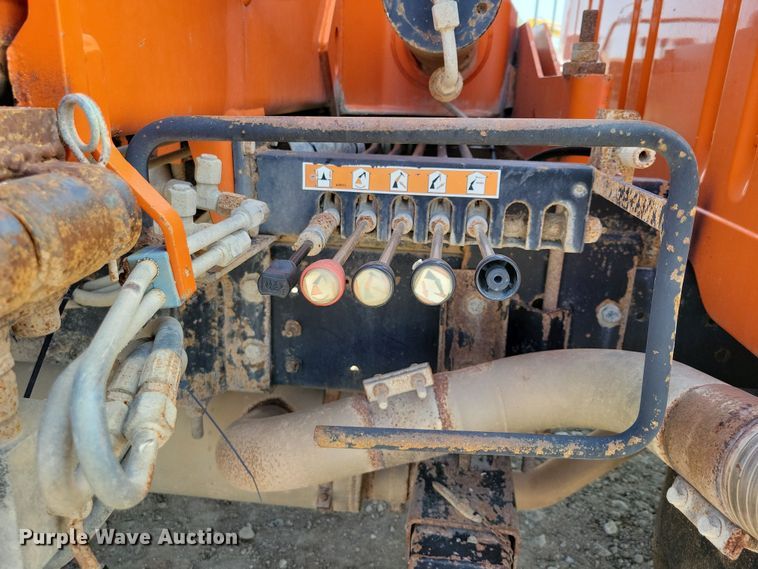 image for item DZ6546 2001 International  4700 bucket truck