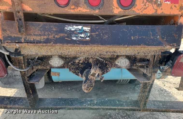 image for item DZ6546 2001 International  4700 bucket truck