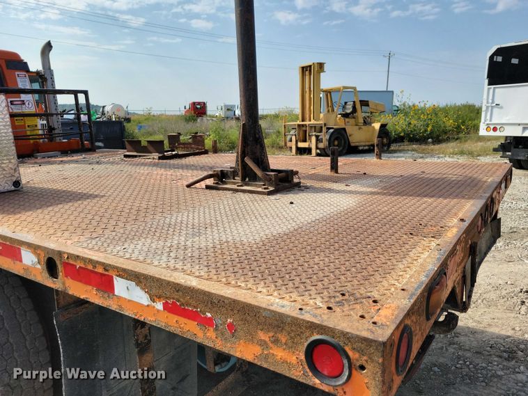 image for item DZ6546 2001 International  4700 bucket truck