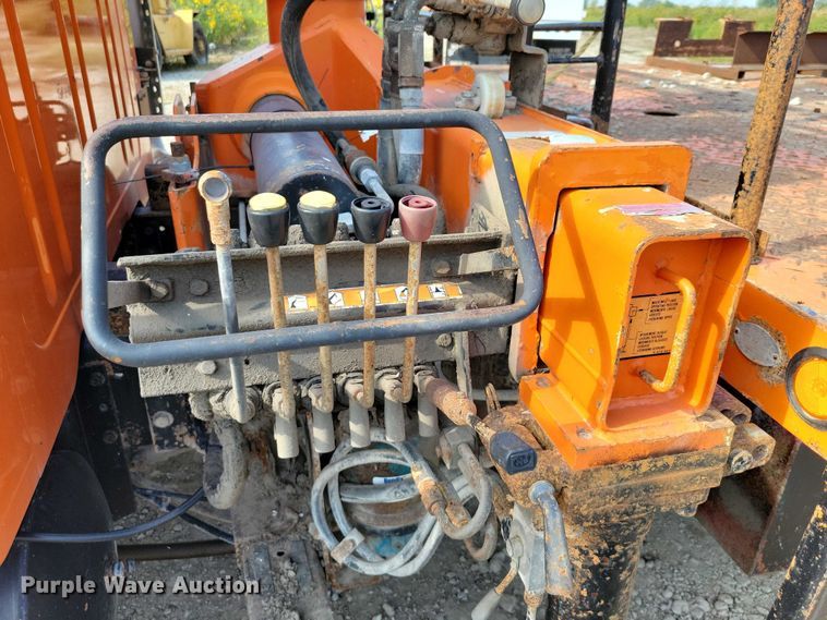 image for item DZ6546 2001 International  4700 bucket truck