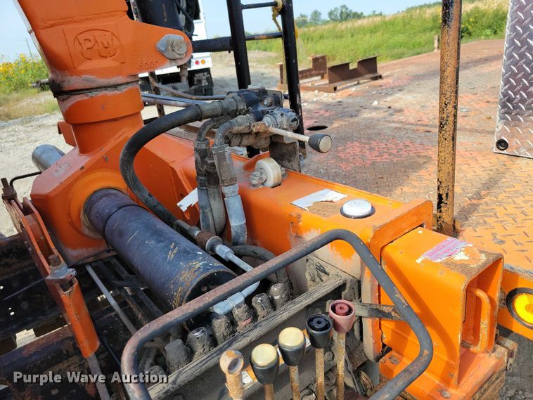 image for item DZ6546 2001 International  4700 bucket truck