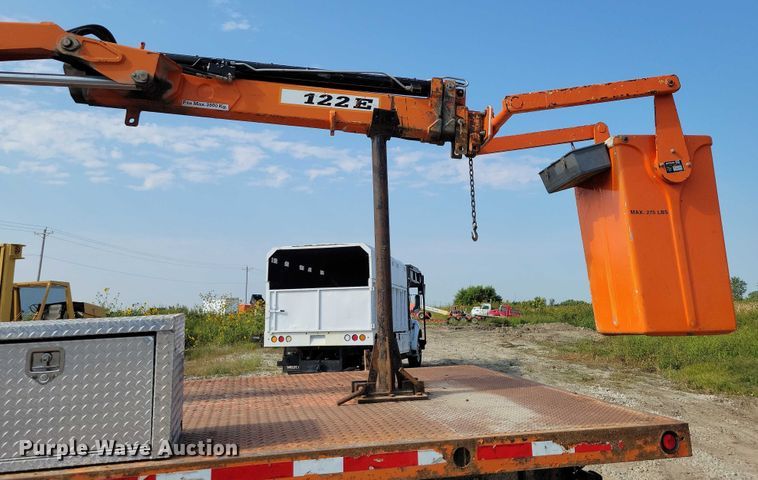 image for item DZ6546 2001 International  4700 bucket truck