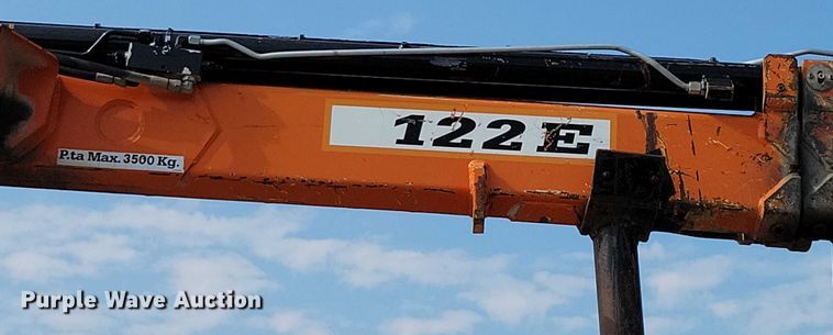 image for item DZ6546 2001 International  4700 bucket truck