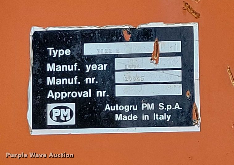 image for item DZ6546 2001 International  4700 bucket truck