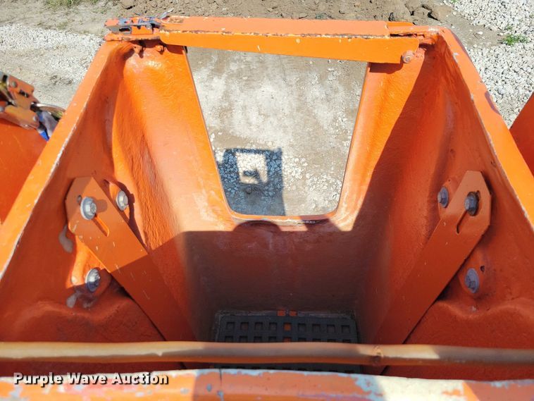 image for item DZ6546 2001 International  4700 bucket truck