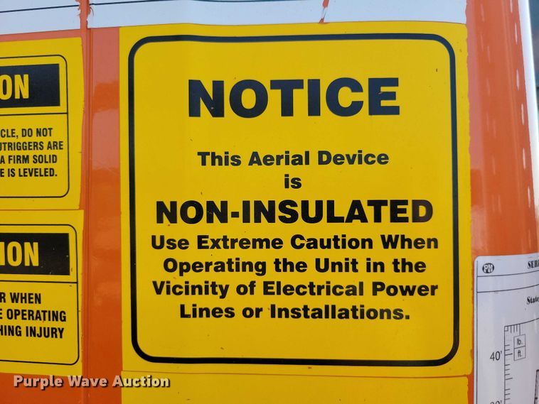 image for item DZ6546 2001 International  4700 bucket truck