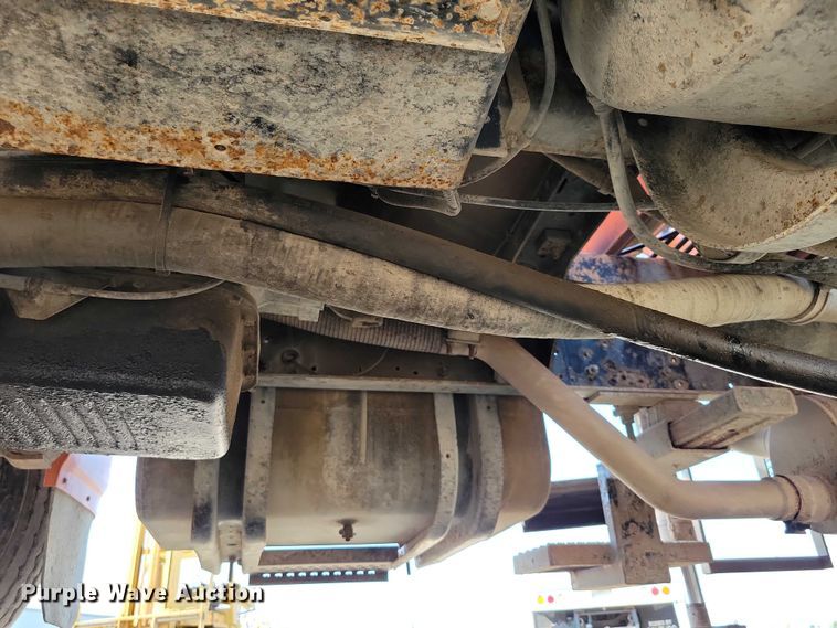 image for item DZ6546 2001 International  4700 bucket truck