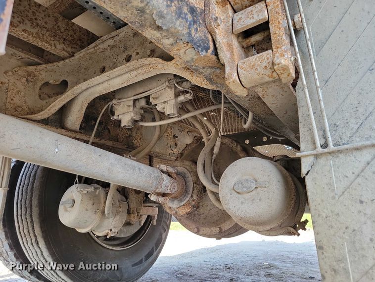 image for item DZ6546 2001 International  4700 bucket truck