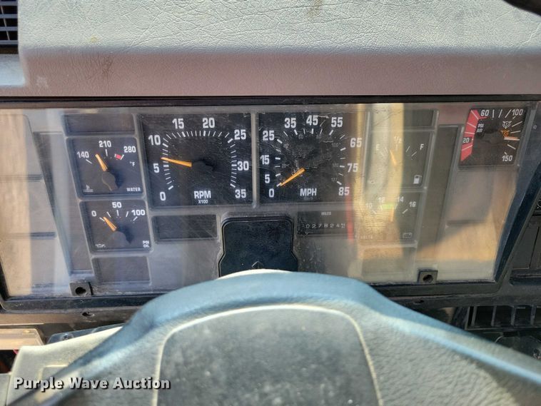 image for item DZ6546 2001 International  4700 bucket truck