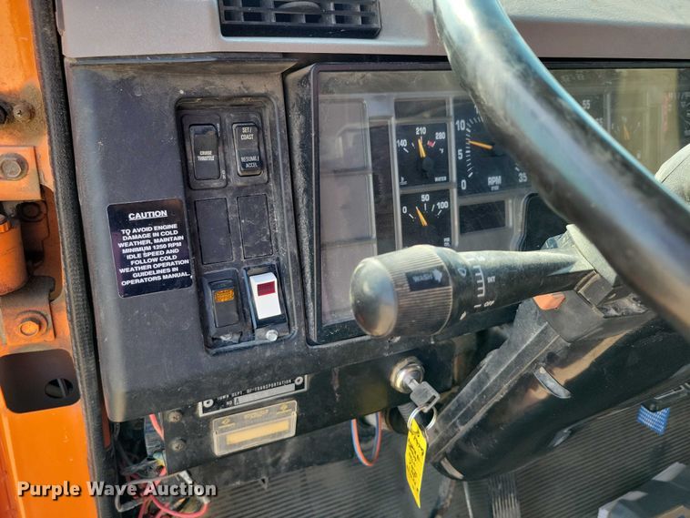 image for item DZ6546 2001 International  4700 bucket truck