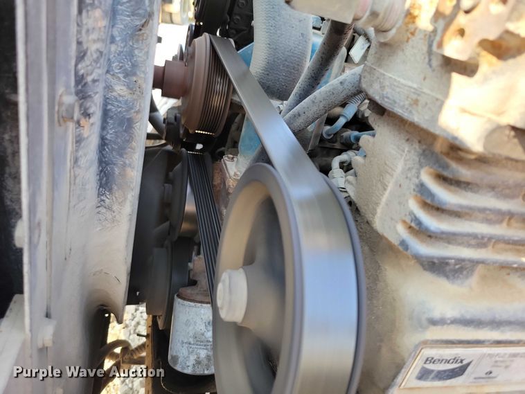 image for item DZ6546 2001 International  4700 bucket truck