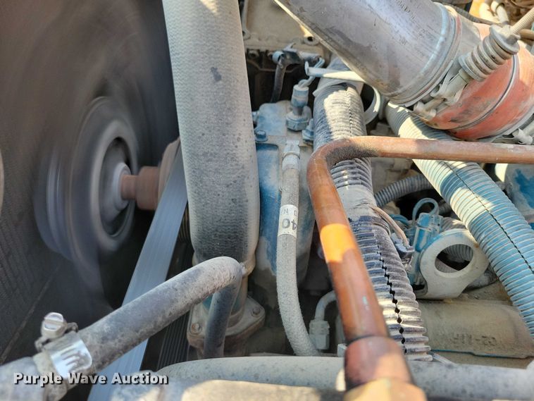 image for item DZ6546 2001 International  4700 bucket truck