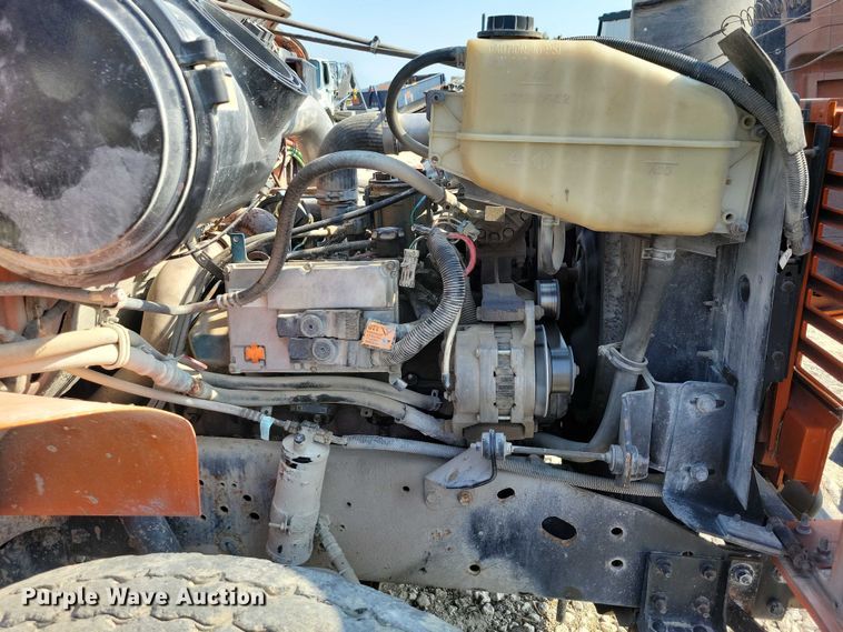 image for item DZ6546 2001 International  4700 bucket truck