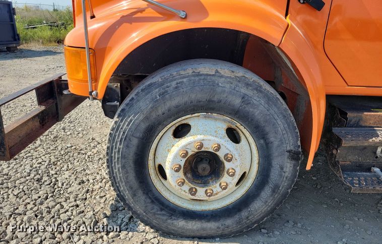 image for item DZ6546 2001 International  4700 bucket truck