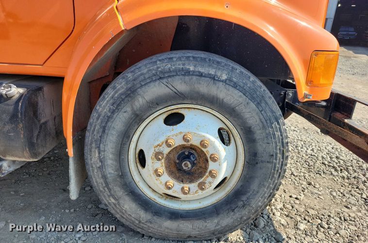 image for item DZ6546 2001 International  4700 bucket truck