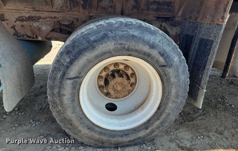 image for item DZ6546 2001 International  4700 bucket truck