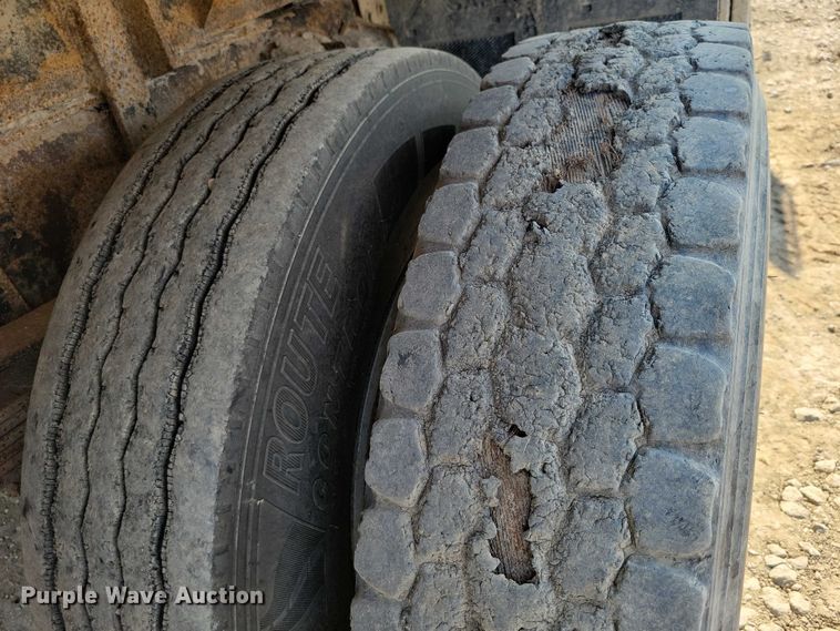 image for item DZ6546 2001 International  4700 bucket truck