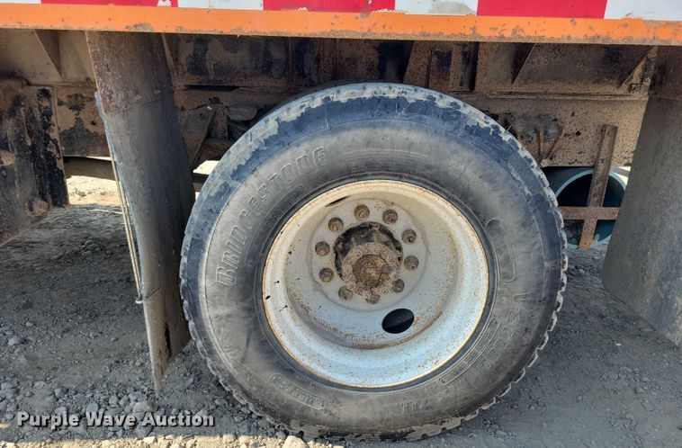 image for item DZ6546 2001 International  4700 bucket truck