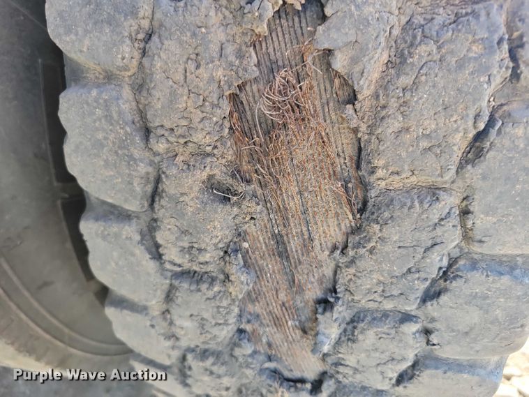 image for item DZ6546 2001 International  4700 bucket truck