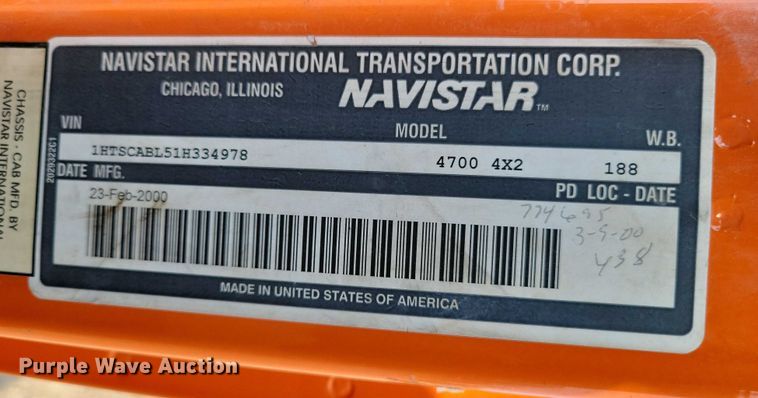 image for item DZ6546 2001 International  4700 bucket truck