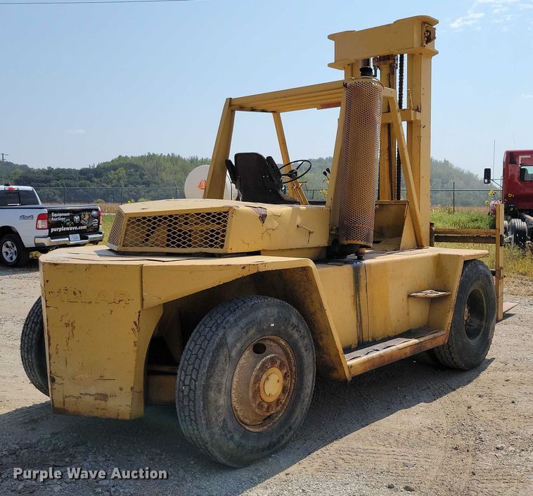 image for item DZ6547 Caterpillar  Towmotor V225 forklift