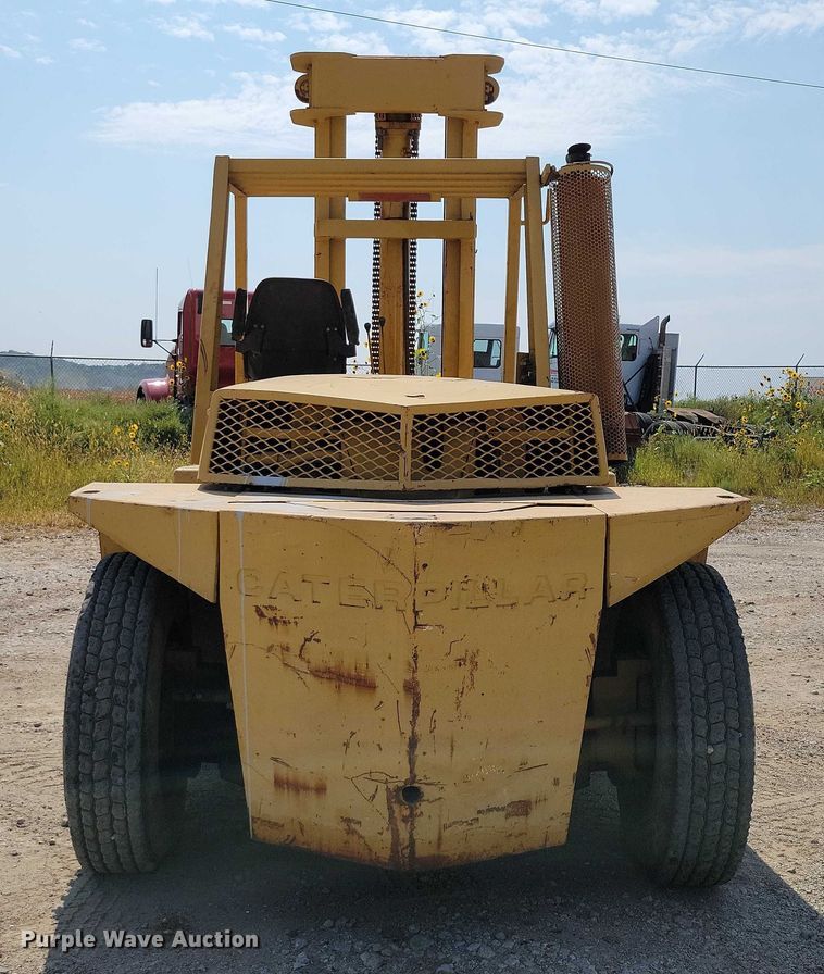 image for item DZ6547 Caterpillar  Towmotor V225 forklift