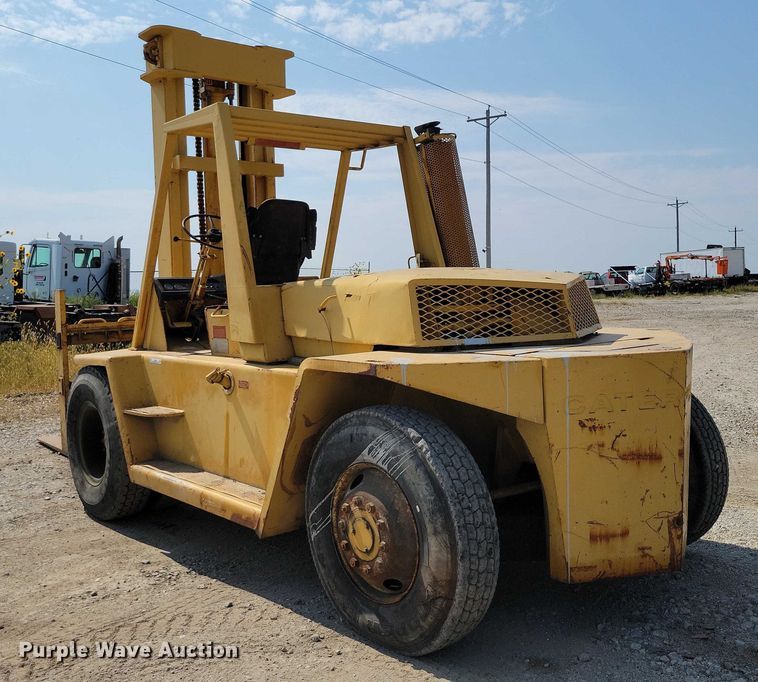 image for item DZ6547 Caterpillar  Towmotor V225 forklift