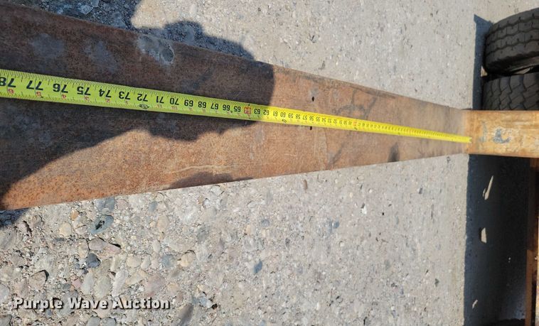 image for item DZ6547 Caterpillar  Towmotor V225 forklift