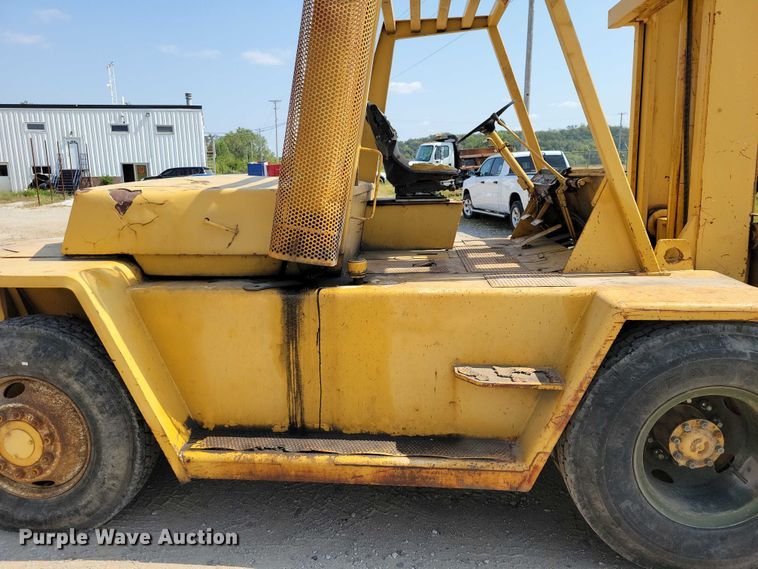 image for item DZ6547 Caterpillar  Towmotor V225 forklift