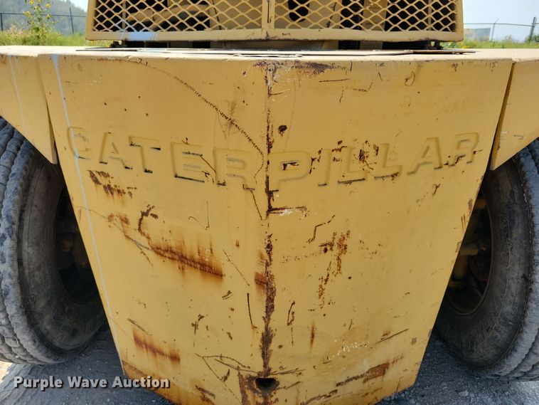 image for item DZ6547 Caterpillar  Towmotor V225 forklift