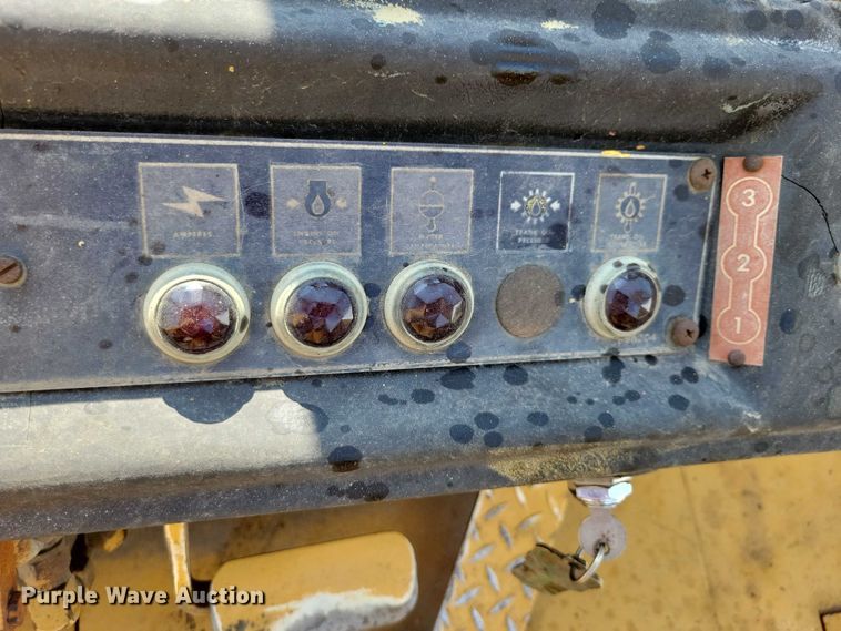 image for item DZ6547 Caterpillar  Towmotor V225 forklift