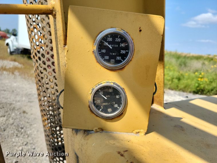 image for item DZ6547 Caterpillar  Towmotor V225 forklift