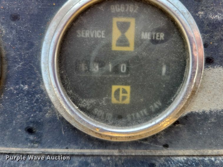 image for item DZ6547 Caterpillar  Towmotor V225 forklift