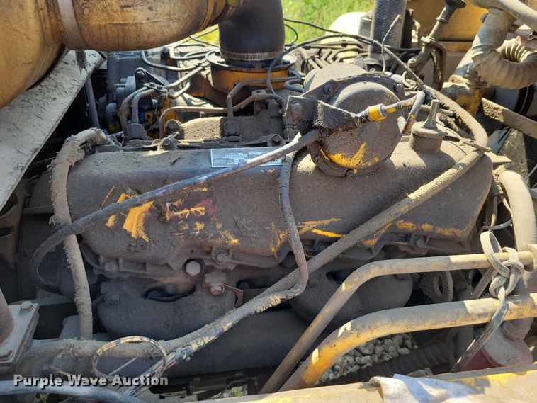 image for item DZ6547 Caterpillar  Towmotor V225 forklift