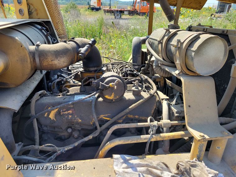 image for item DZ6547 Caterpillar  Towmotor V225 forklift