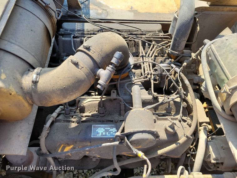 image for item DZ6547 Caterpillar  Towmotor V225 forklift