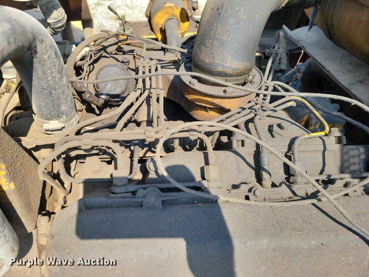 image for item DZ6547 Caterpillar  Towmotor V225 forklift