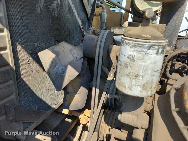 image for item DZ6547 Caterpillar  Towmotor V225 forklift