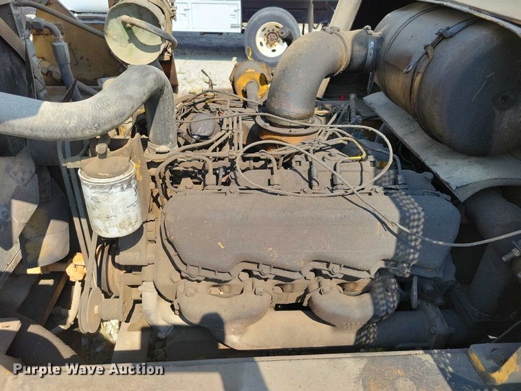 image for item DZ6547 Caterpillar  Towmotor V225 forklift