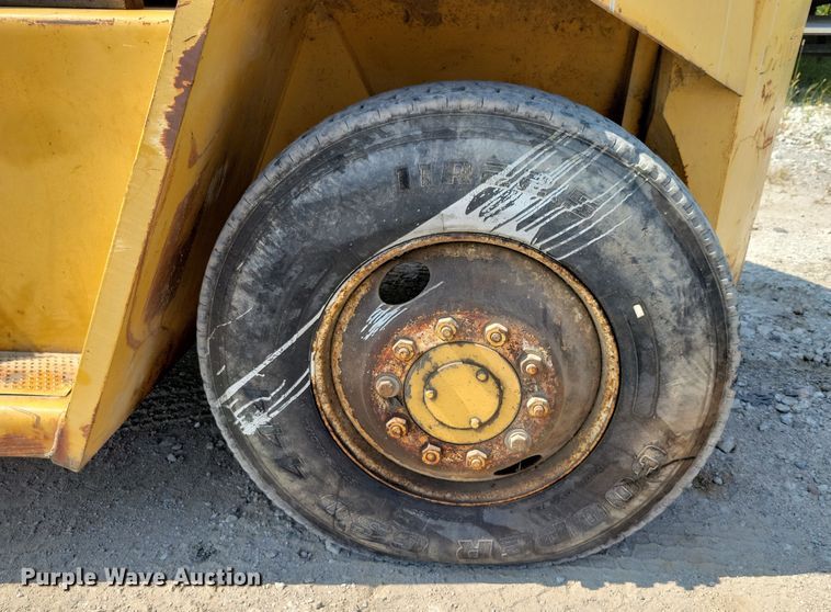 image for item DZ6547 Caterpillar  Towmotor V225 forklift