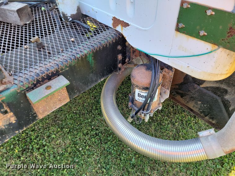 image for item DZ6561 1995 International  4900 hook lift truck