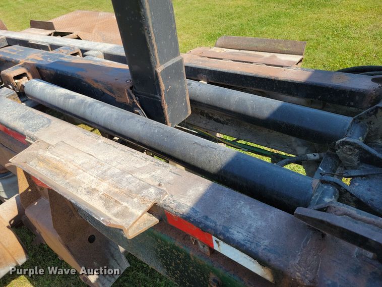 image for item DZ6561 1995 International  4900 hook lift truck