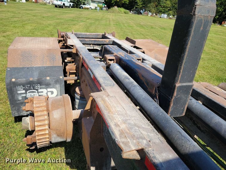 image for item DZ6561 1995 International  4900 hook lift truck